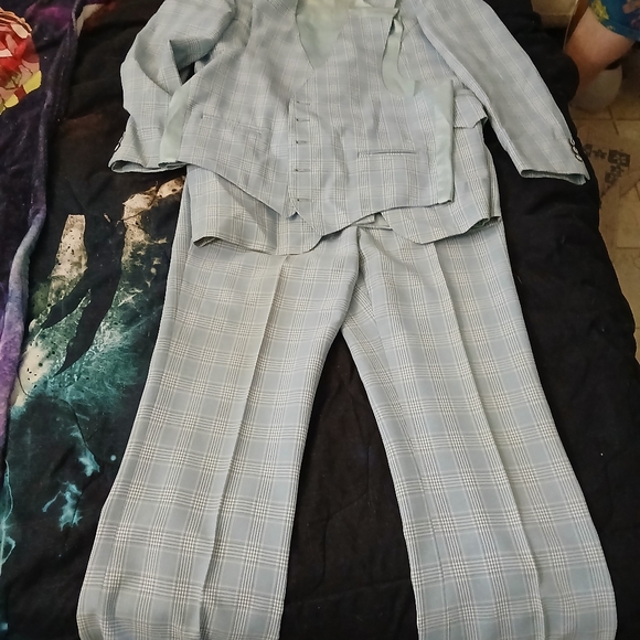 Blue suit - Picture 4 of 6